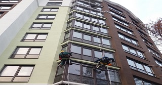 Установка крыши на балкон Юрга цена от 1036 руб. м/2.